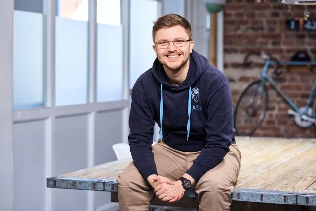 Porträt von Aleksander Fegel, CEO & Gründer bei Ailio